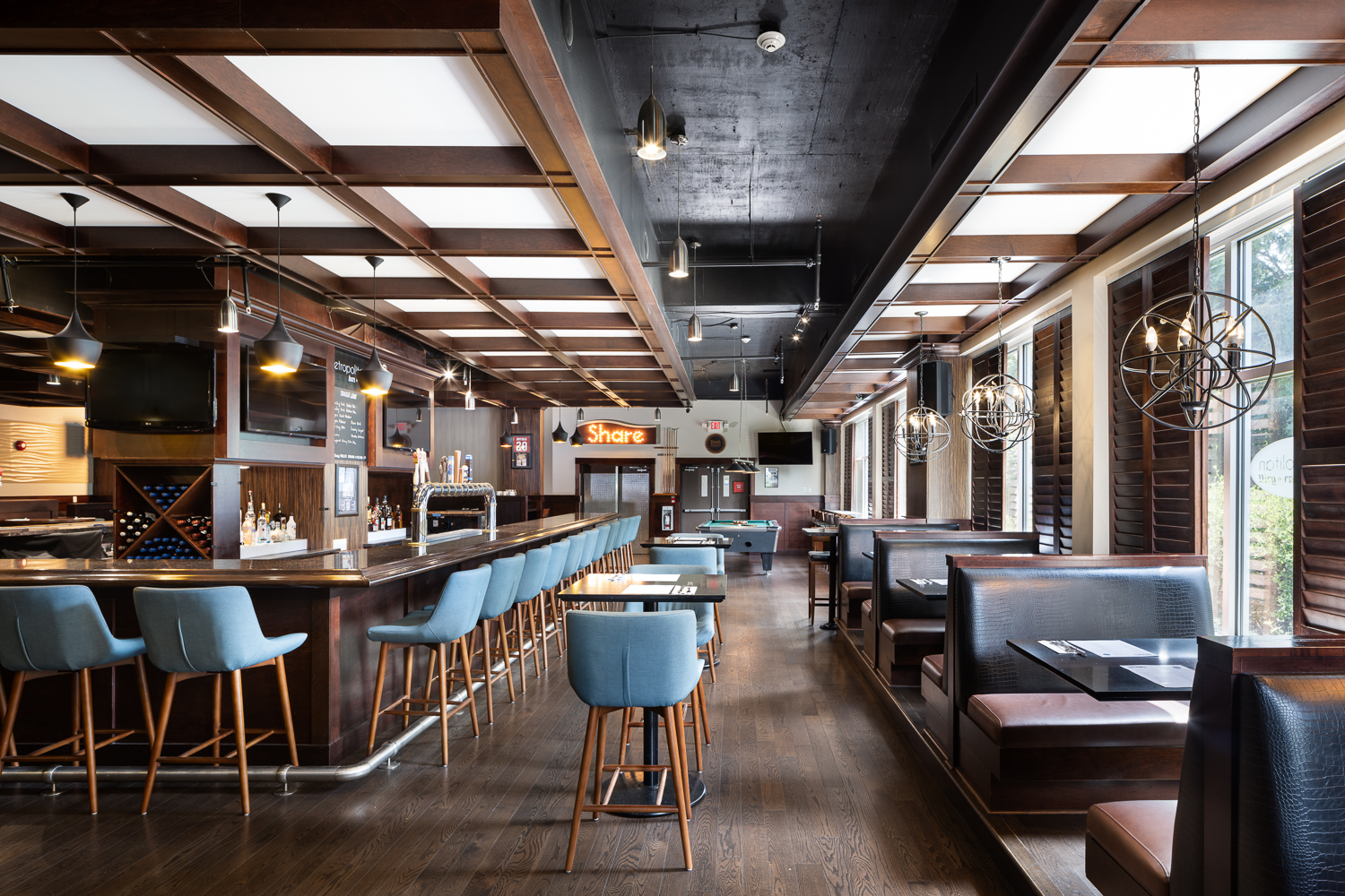 Metropolitan Bar & Grill - Four Points by Sheraton Victoria Gateway